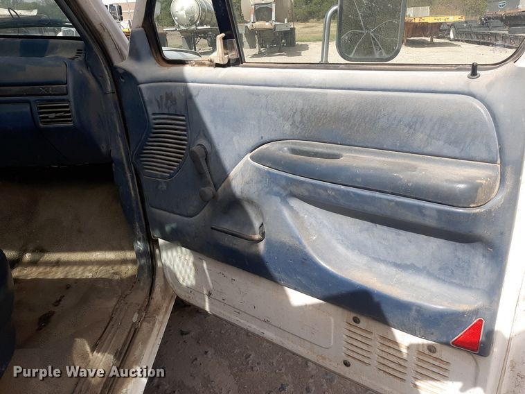 image for item KD9173 1996 Ford F350 XL  utility bed pickup truck