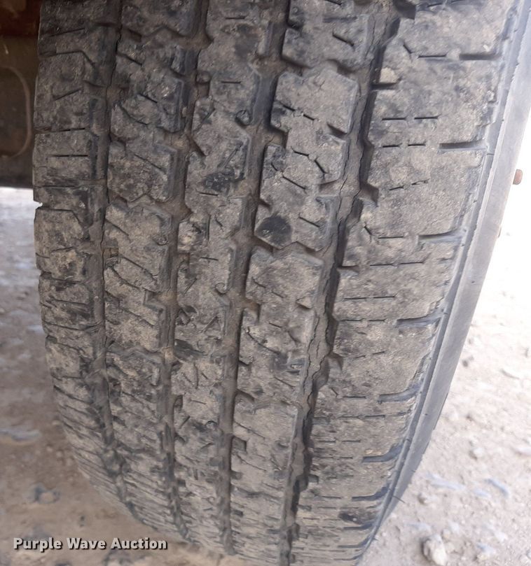 image for item KD9173 1996 Ford F350 XL  utility bed pickup truck