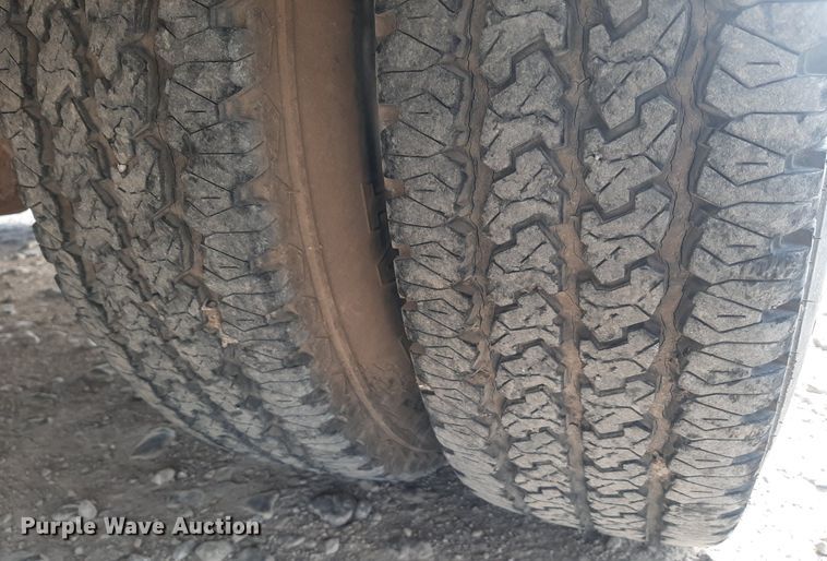 image for item KD9173 1996 Ford F350 XL  utility bed pickup truck