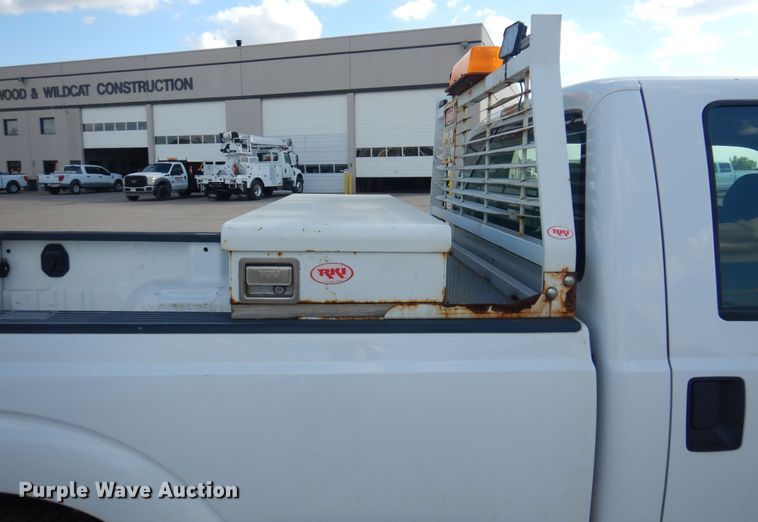 image for item KD9204 2016 Ford F250 Super Duty  Crew Cab pickup truck