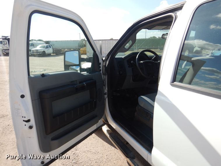 image for item KD9204 2016 Ford F250 Super Duty  Crew Cab pickup truck