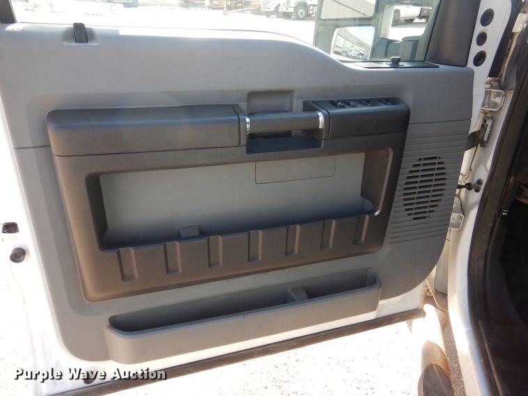 image for item KD9204 2016 Ford F250 Super Duty  Crew Cab pickup truck