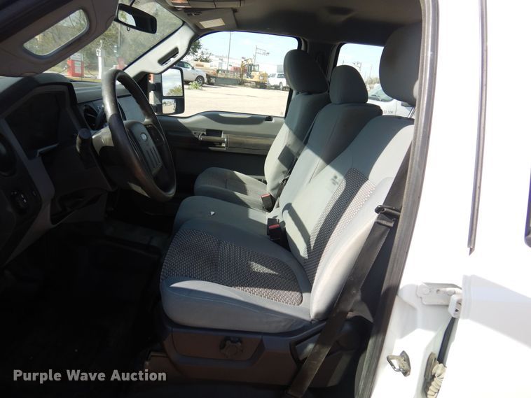 image for item KD9204 2016 Ford F250 Super Duty  Crew Cab pickup truck