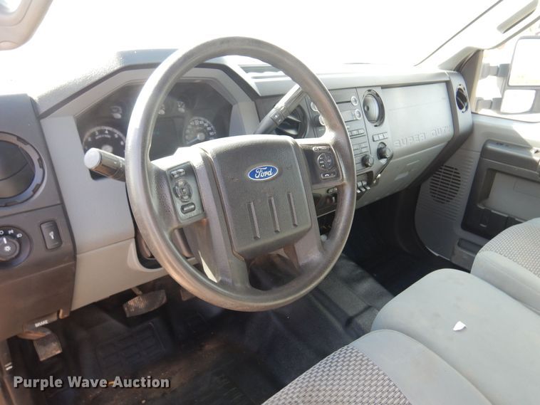 image for item KD9204 2016 Ford F250 Super Duty  Crew Cab pickup truck