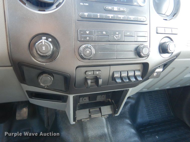 image for item KD9204 2016 Ford F250 Super Duty  Crew Cab pickup truck