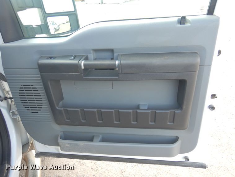 image for item KD9204 2016 Ford F250 Super Duty  Crew Cab pickup truck