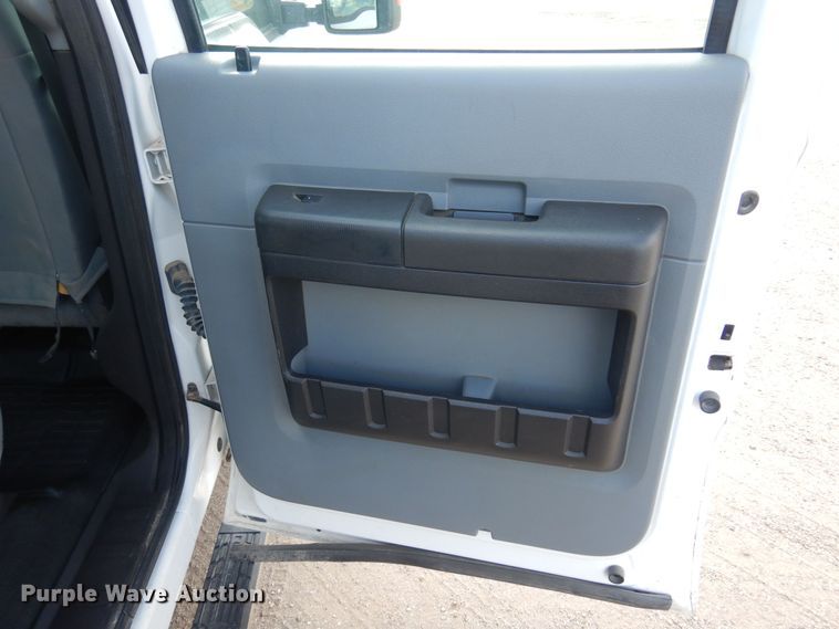 image for item KD9204 2016 Ford F250 Super Duty  Crew Cab pickup truck