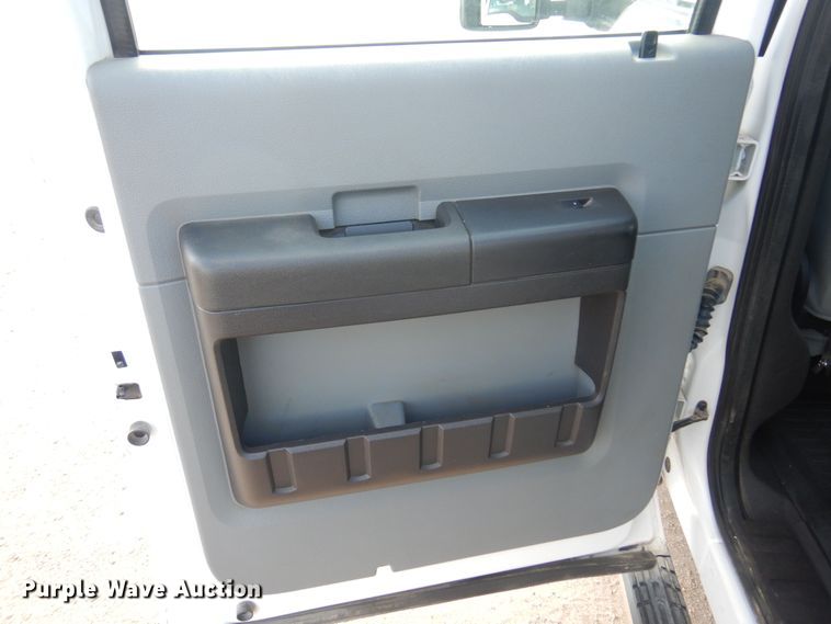 image for item KD9204 2016 Ford F250 Super Duty  Crew Cab pickup truck