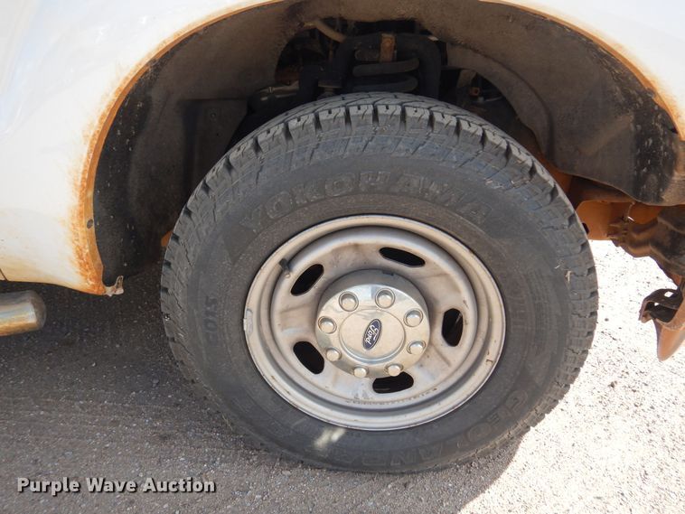 image for item KD9204 2016 Ford F250 Super Duty  Crew Cab pickup truck