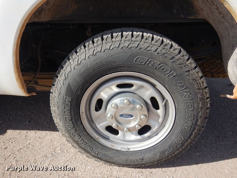 image for item KD9204 2016 Ford F250 Super Duty  Crew Cab pickup truck