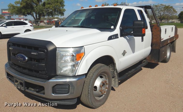 image for item KD9206 2016 Ford F350 Super Duty  SuperCab flatbed pickup truck