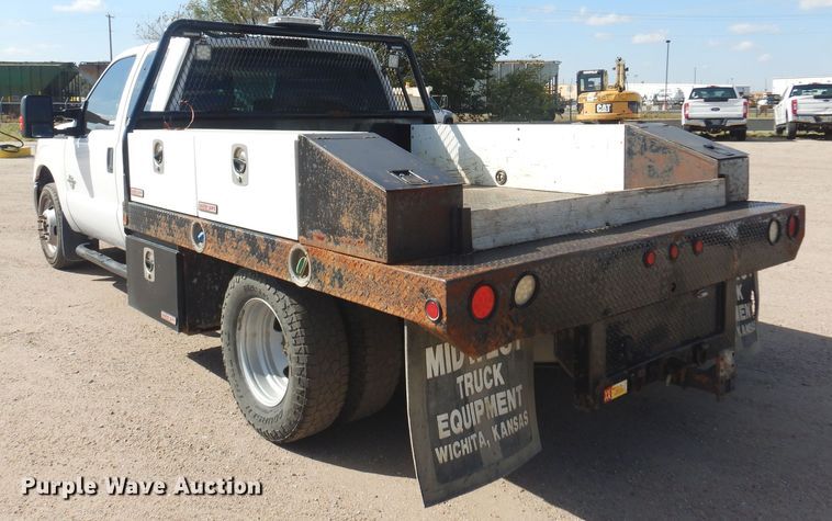 image for item KD9206 2016 Ford F350 Super Duty  SuperCab flatbed pickup truck