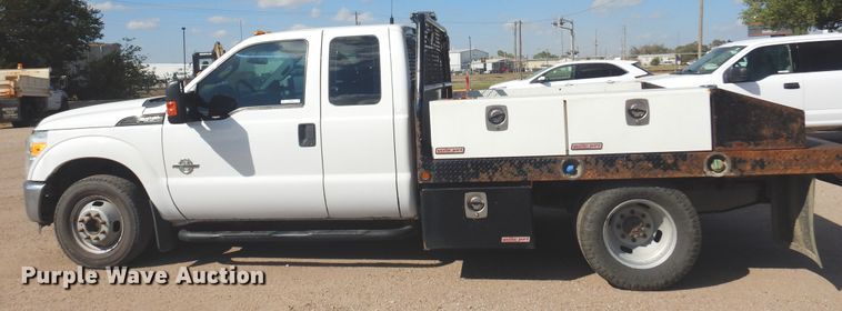 image for item KD9206 2016 Ford F350 Super Duty  SuperCab flatbed pickup truck
