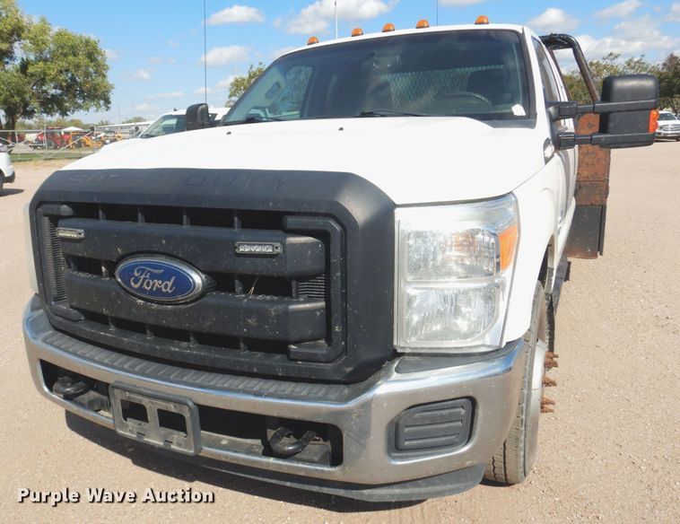 image for item KD9206 2016 Ford F350 Super Duty  SuperCab flatbed pickup truck