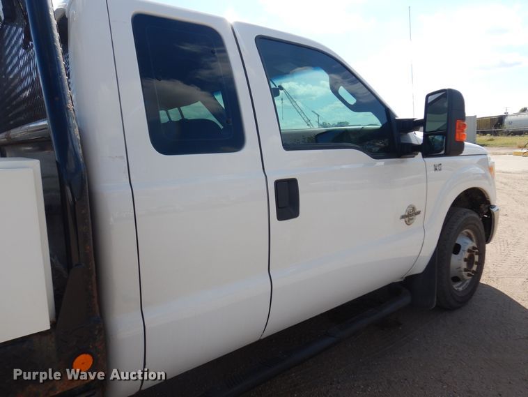 image for item KD9206 2016 Ford F350 Super Duty  SuperCab flatbed pickup truck