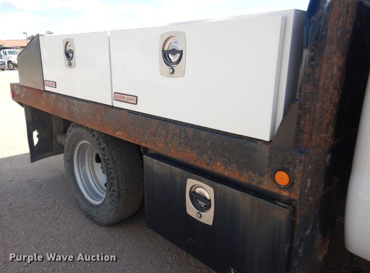 image for item KD9206 2016 Ford F350 Super Duty  SuperCab flatbed pickup truck