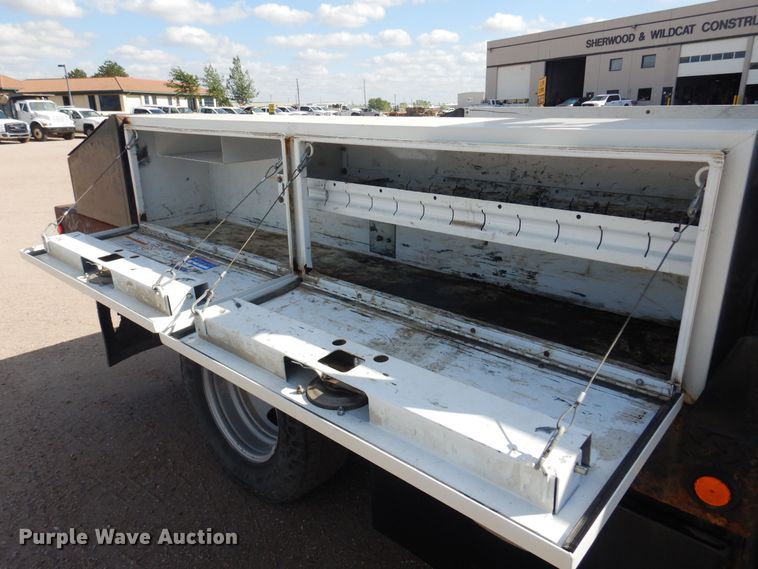 image for item KD9206 2016 Ford F350 Super Duty  SuperCab flatbed pickup truck