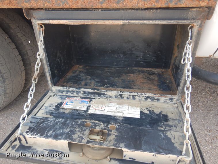 image for item KD9206 2016 Ford F350 Super Duty  SuperCab flatbed pickup truck