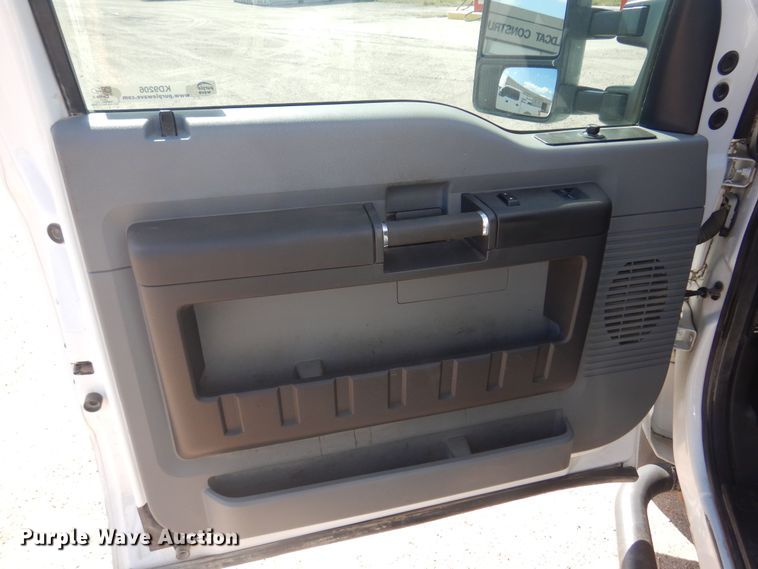 image for item KD9206 2016 Ford F350 Super Duty  SuperCab flatbed pickup truck