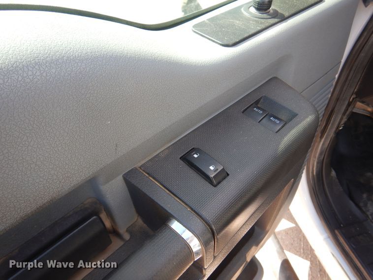 image for item KD9206 2016 Ford F350 Super Duty  SuperCab flatbed pickup truck