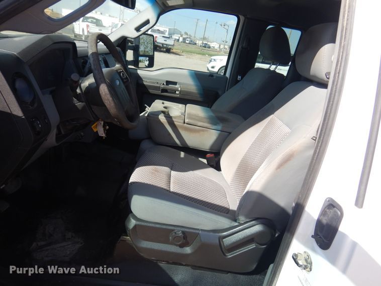 image for item KD9206 2016 Ford F350 Super Duty  SuperCab flatbed pickup truck