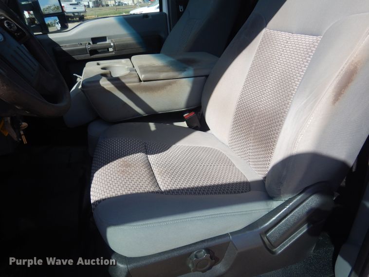 image for item KD9206 2016 Ford F350 Super Duty  SuperCab flatbed pickup truck