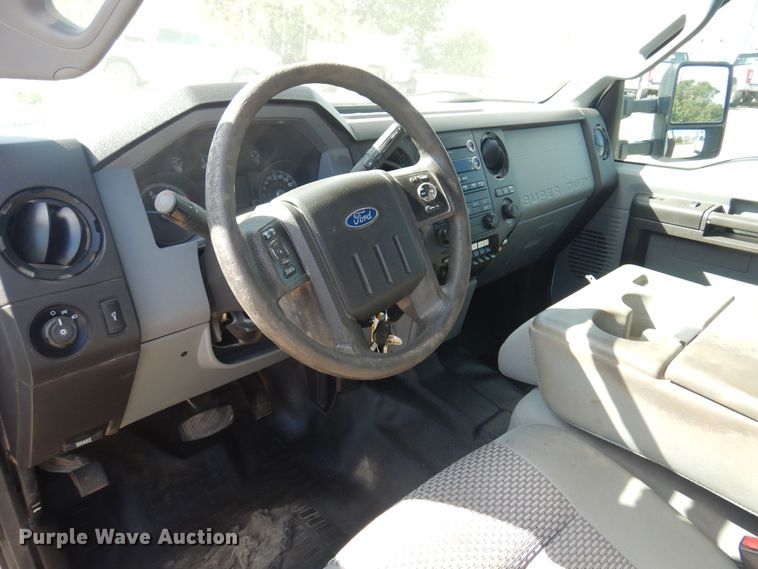 image for item KD9206 2016 Ford F350 Super Duty  SuperCab flatbed pickup truck