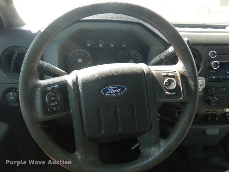 image for item KD9206 2016 Ford F350 Super Duty  SuperCab flatbed pickup truck