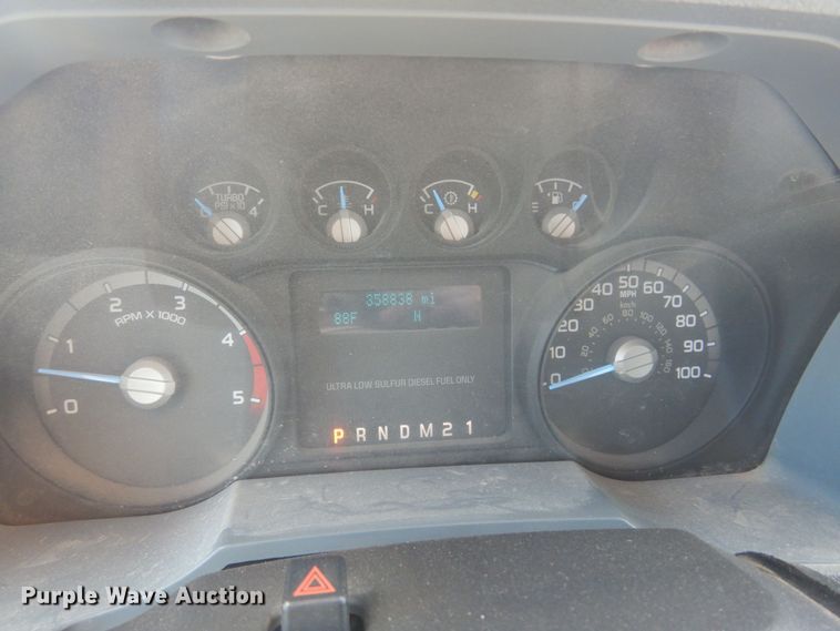 image for item KD9206 2016 Ford F350 Super Duty  SuperCab flatbed pickup truck