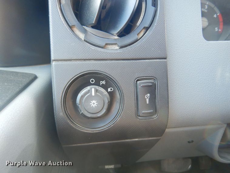 image for item KD9206 2016 Ford F350 Super Duty  SuperCab flatbed pickup truck