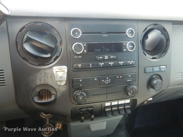 image for item KD9206 2016 Ford F350 Super Duty  SuperCab flatbed pickup truck