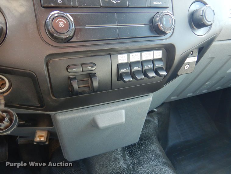 image for item KD9206 2016 Ford F350 Super Duty  SuperCab flatbed pickup truck