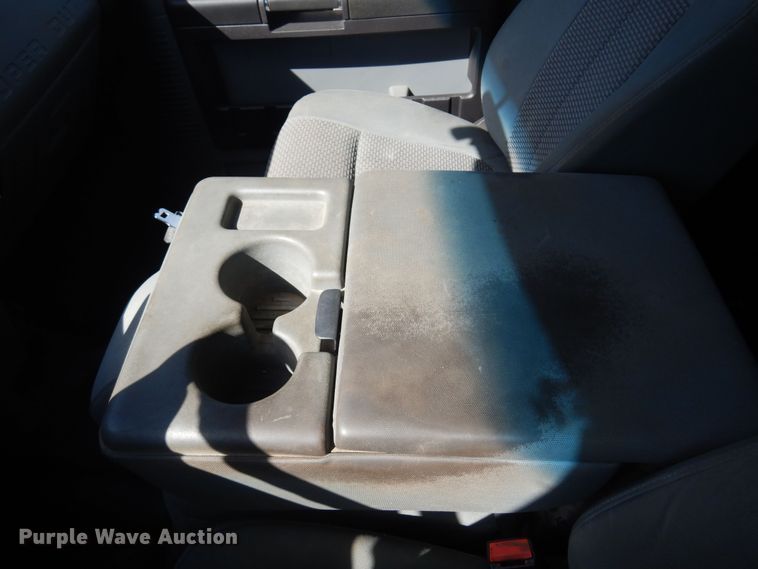 image for item KD9206 2016 Ford F350 Super Duty  SuperCab flatbed pickup truck