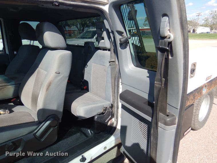 image for item KD9206 2016 Ford F350 Super Duty  SuperCab flatbed pickup truck