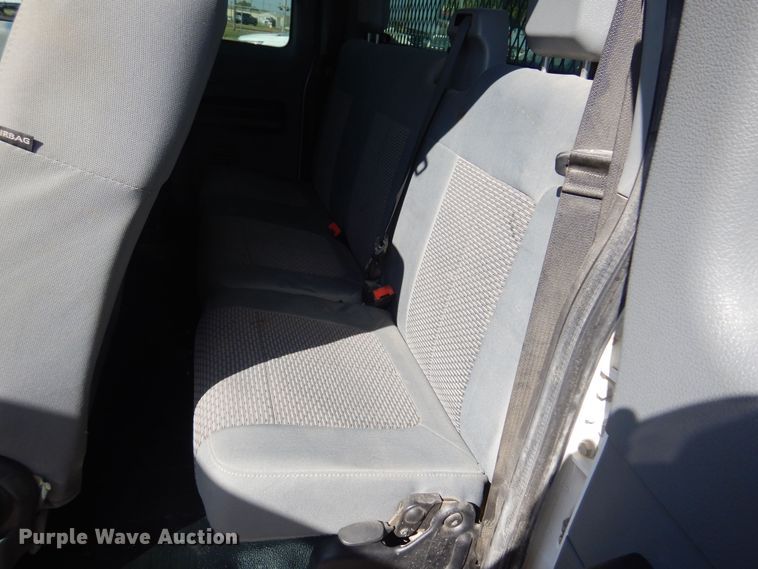 image for item KD9206 2016 Ford F350 Super Duty  SuperCab flatbed pickup truck