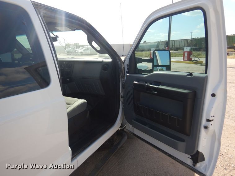 image for item KD9206 2016 Ford F350 Super Duty  SuperCab flatbed pickup truck