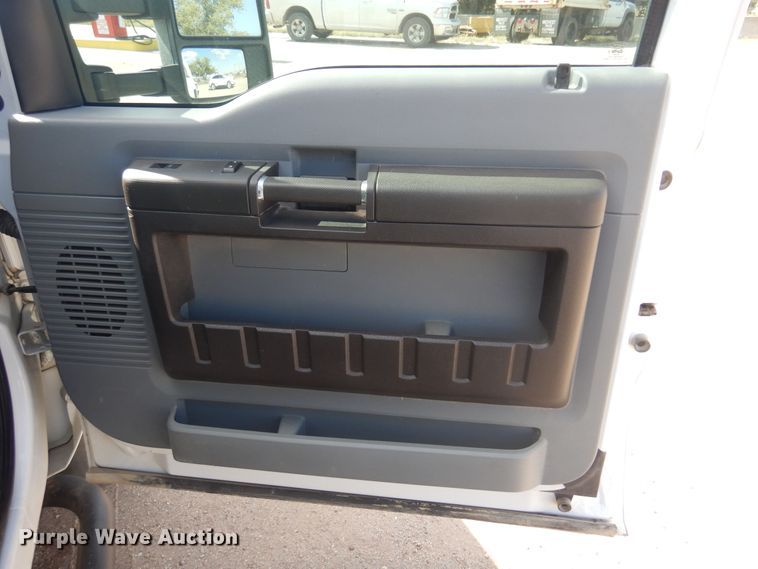 image for item KD9206 2016 Ford F350 Super Duty  SuperCab flatbed pickup truck