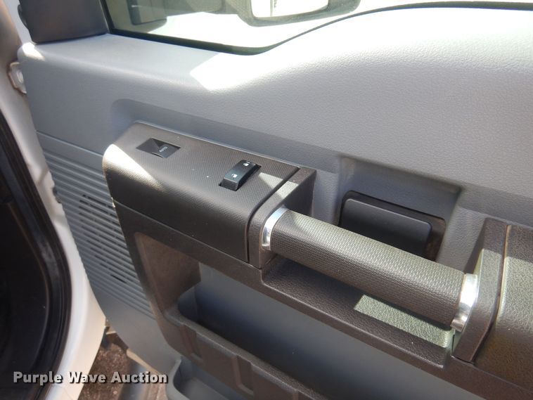 image for item KD9206 2016 Ford F350 Super Duty  SuperCab flatbed pickup truck