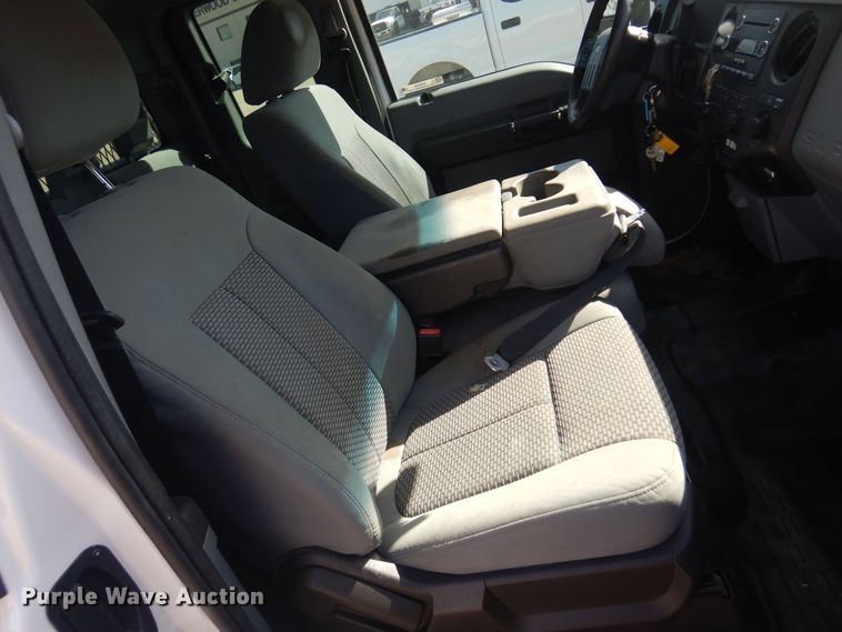 image for item KD9206 2016 Ford F350 Super Duty  SuperCab flatbed pickup truck