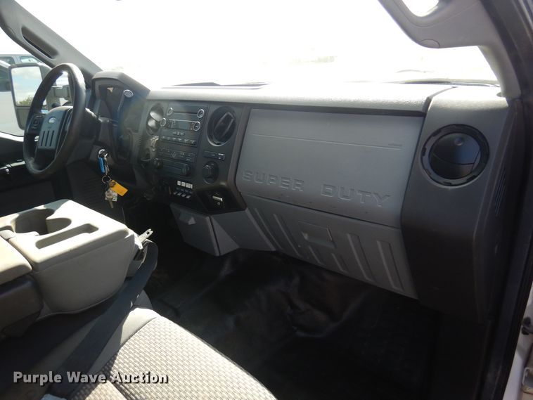 image for item KD9206 2016 Ford F350 Super Duty  SuperCab flatbed pickup truck