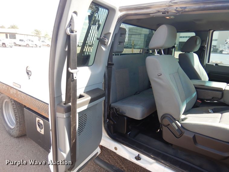 image for item KD9206 2016 Ford F350 Super Duty  SuperCab flatbed pickup truck