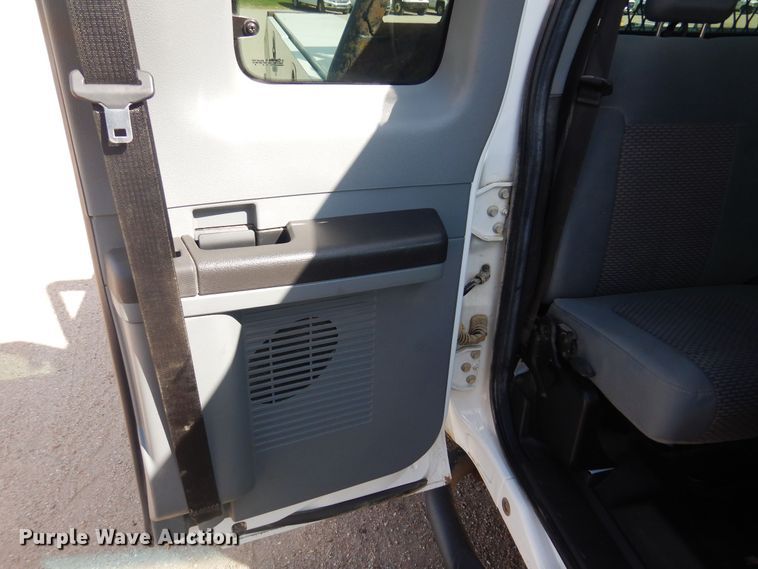 image for item KD9206 2016 Ford F350 Super Duty  SuperCab flatbed pickup truck