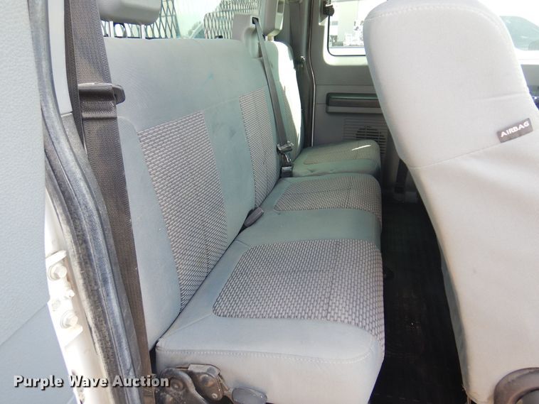 image for item KD9206 2016 Ford F350 Super Duty  SuperCab flatbed pickup truck