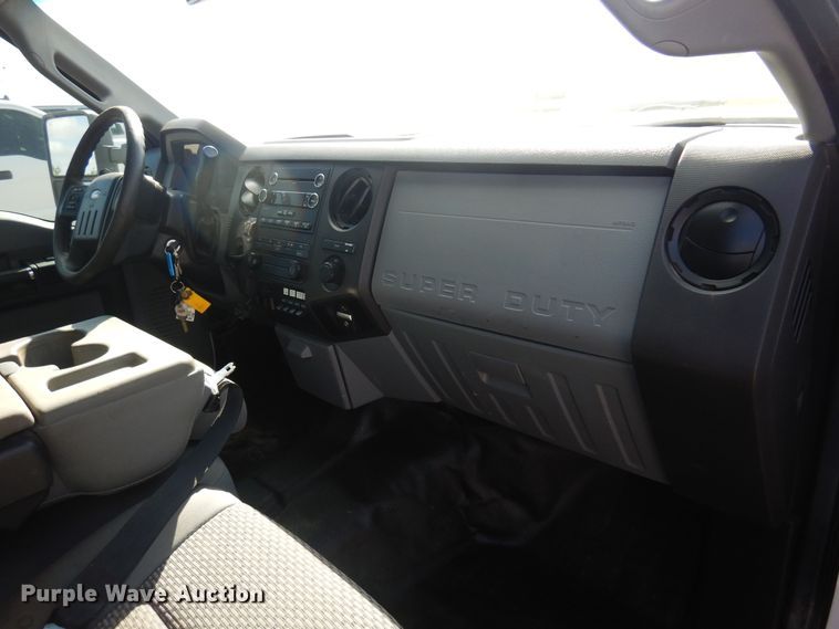 image for item KD9206 2016 Ford F350 Super Duty  SuperCab flatbed pickup truck