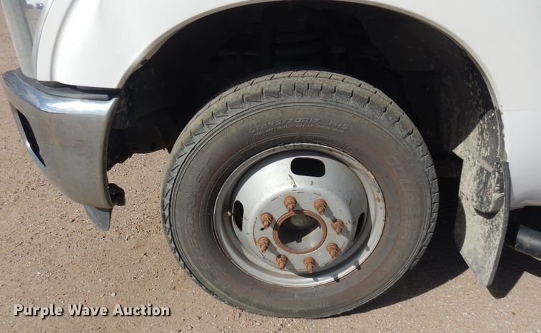 image for item KD9206 2016 Ford F350 Super Duty  SuperCab flatbed pickup truck