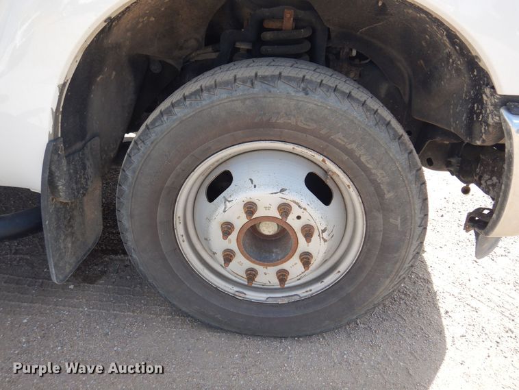 image for item KD9206 2016 Ford F350 Super Duty  SuperCab flatbed pickup truck