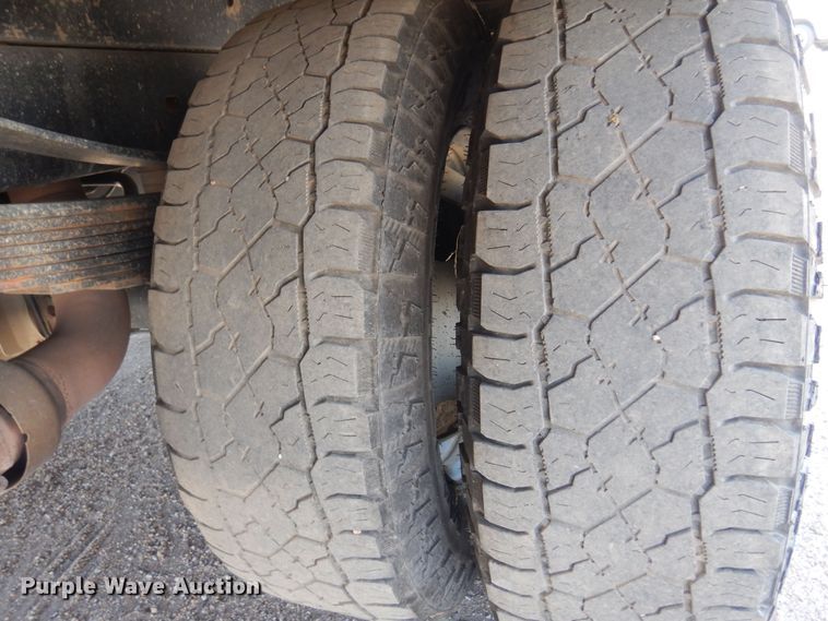 image for item KD9206 2016 Ford F350 Super Duty  SuperCab flatbed pickup truck