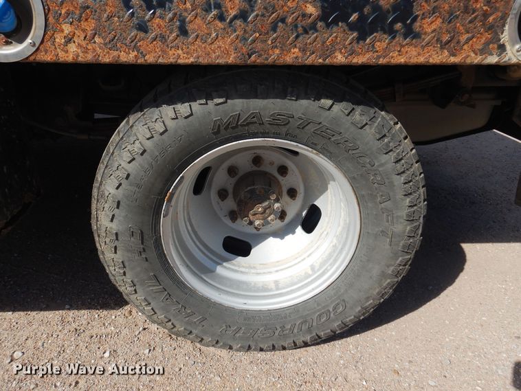 image for item KD9206 2016 Ford F350 Super Duty  SuperCab flatbed pickup truck