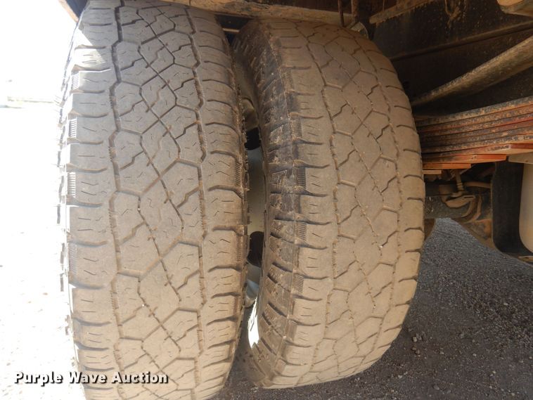 image for item KD9206 2016 Ford F350 Super Duty  SuperCab flatbed pickup truck