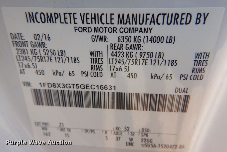 image for item KD9206 2016 Ford F350 Super Duty  SuperCab flatbed pickup truck